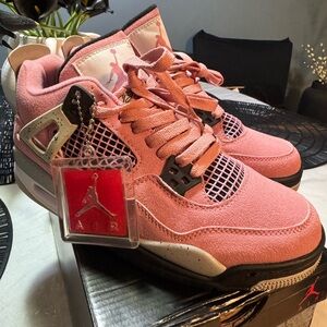 Woman size 8 , men’s size 6.5  unisex Pink Jordan